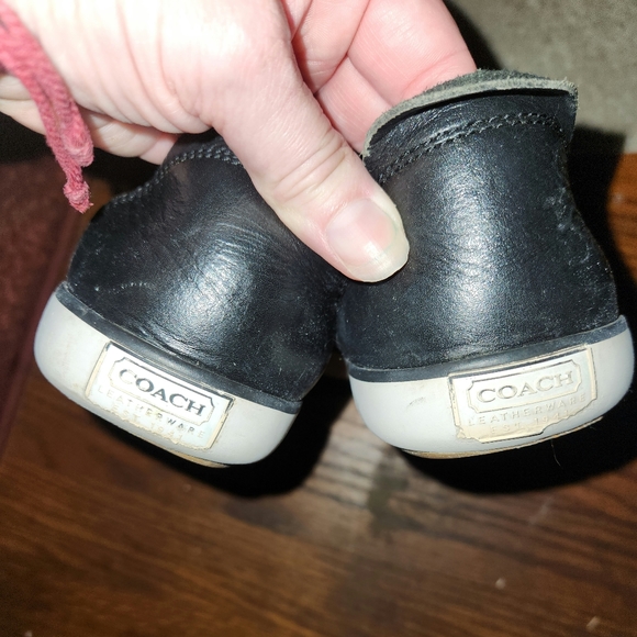 Coach Classic Signature C Barrett Shoes - Picture 4 of 10